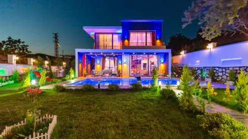 Saribelen Village 2 Bedroom Villa with garden and private pool