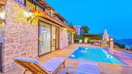 Seaview 4 bedroom villa 5m drive to Kalkan
