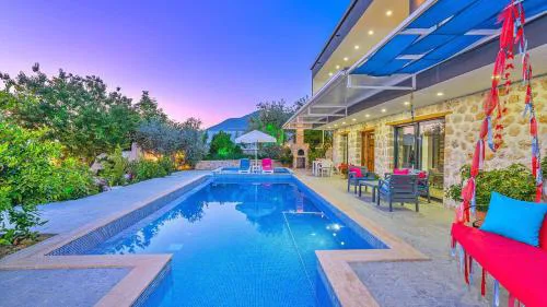 Üzümlü 1 bedroom secluded villa with private pool hot tub