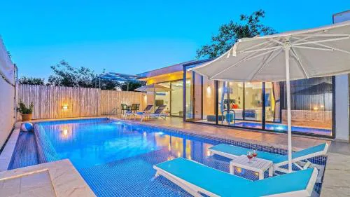 Üzümlü 1 bedroom secluded villa with private pool hot tub
