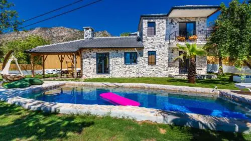 Üzümlü 2 bedroom secluded villa with private pool hot tub