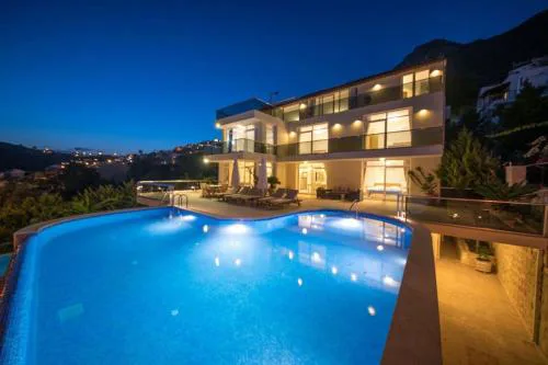 7 bedroom big villa for rent in kalkan