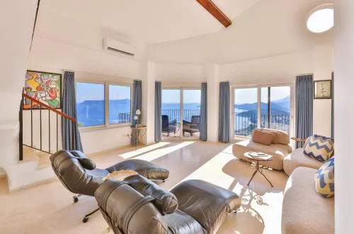 Ambassador Penthouse Apartment