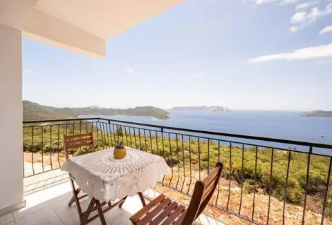 Kaş Ay Işığı Suit Apart