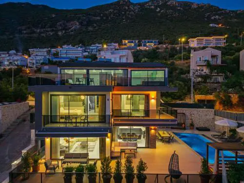 LUX VILLA WITH SEAVİEW AND JACUZZI