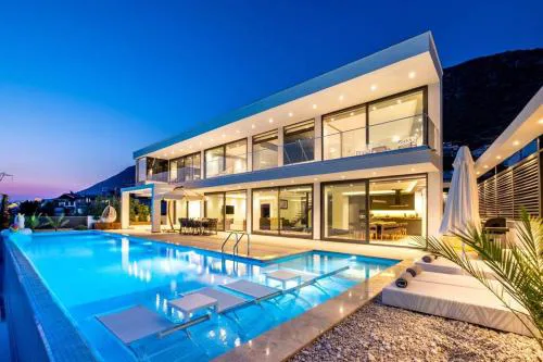 Luxury Villa for 8 with 20m large Infinity Pool in Kalkan