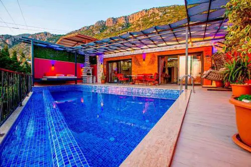 villa mira queen