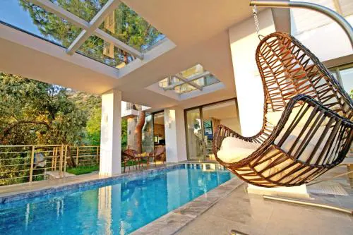 Villa With a Private Heated Pool, Jacuzzi, Overlooking Spectacular Views Of The Sea