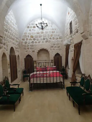 Mardin tarihi ulu Cami yanı, Kale divan konağı