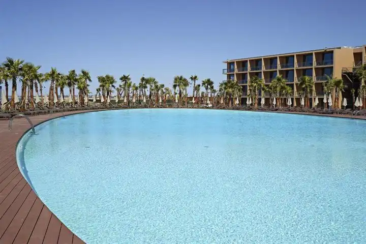 Wine & Books by the Sea, Algarve Resort