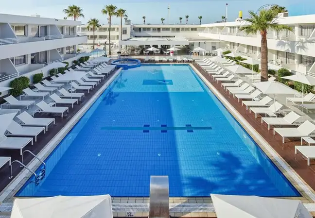 Melpo Antia Hotel & Suites